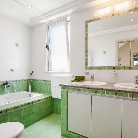 Searene Deluxe Seafront Maisonette
